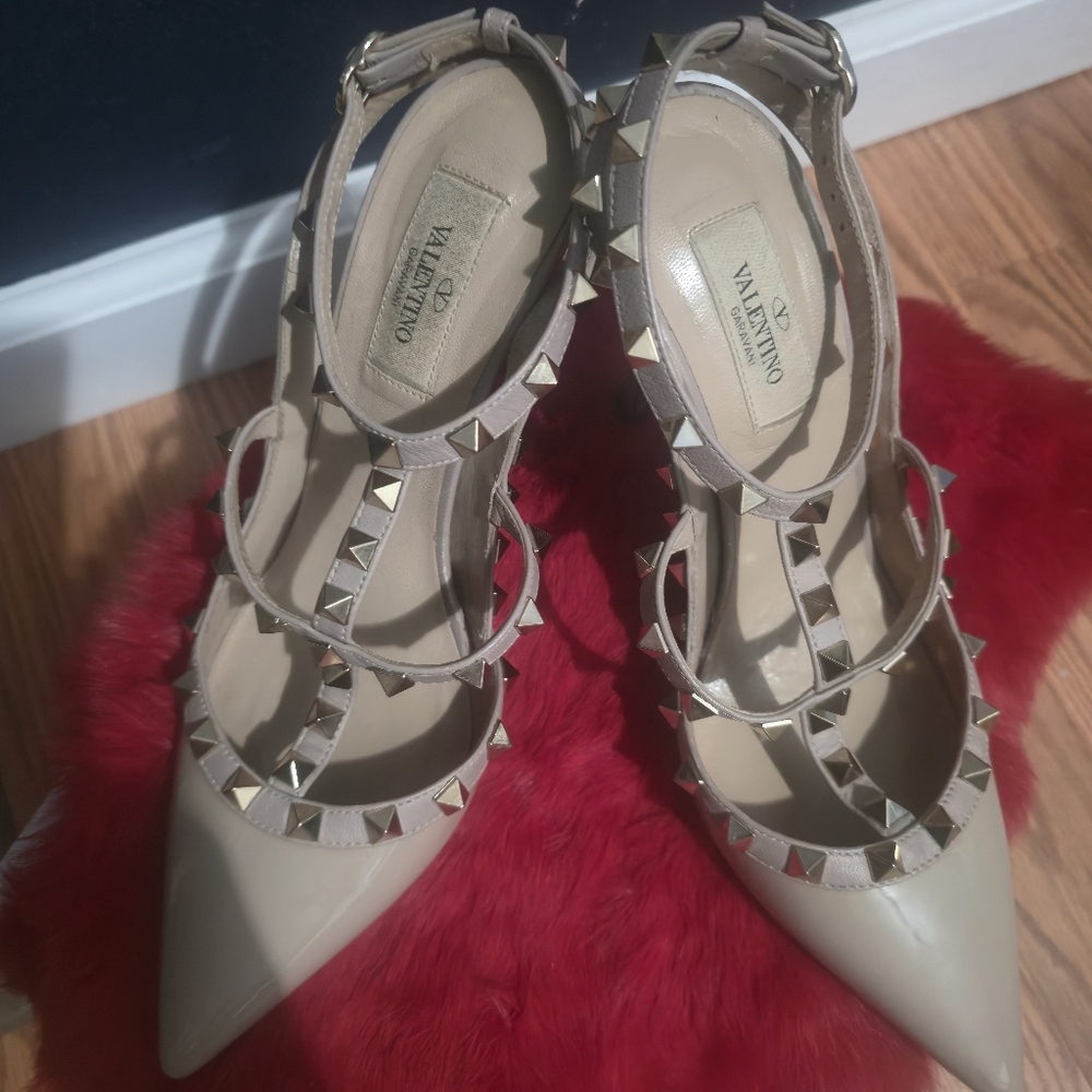 Valentino Women's Beige Heels with Gold Studs - Picture 9 of 11